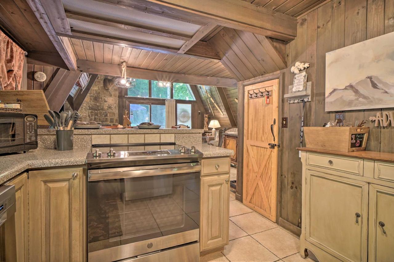 Snuggle Inn In The Heart Of Chalet Village! Gatlinburg Eksteriør billede