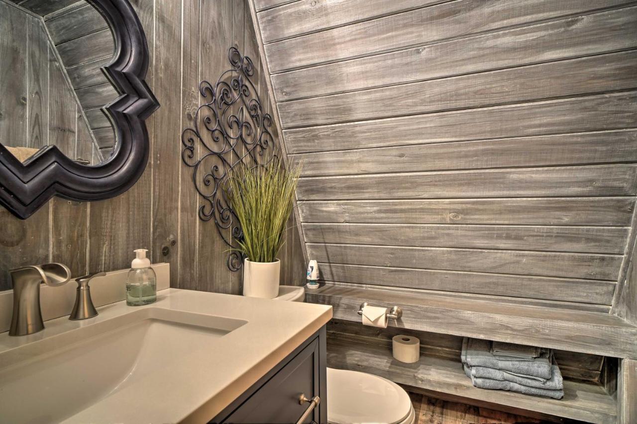 Snuggle Inn In The Heart Of Chalet Village! Gatlinburg Eksteriør billede